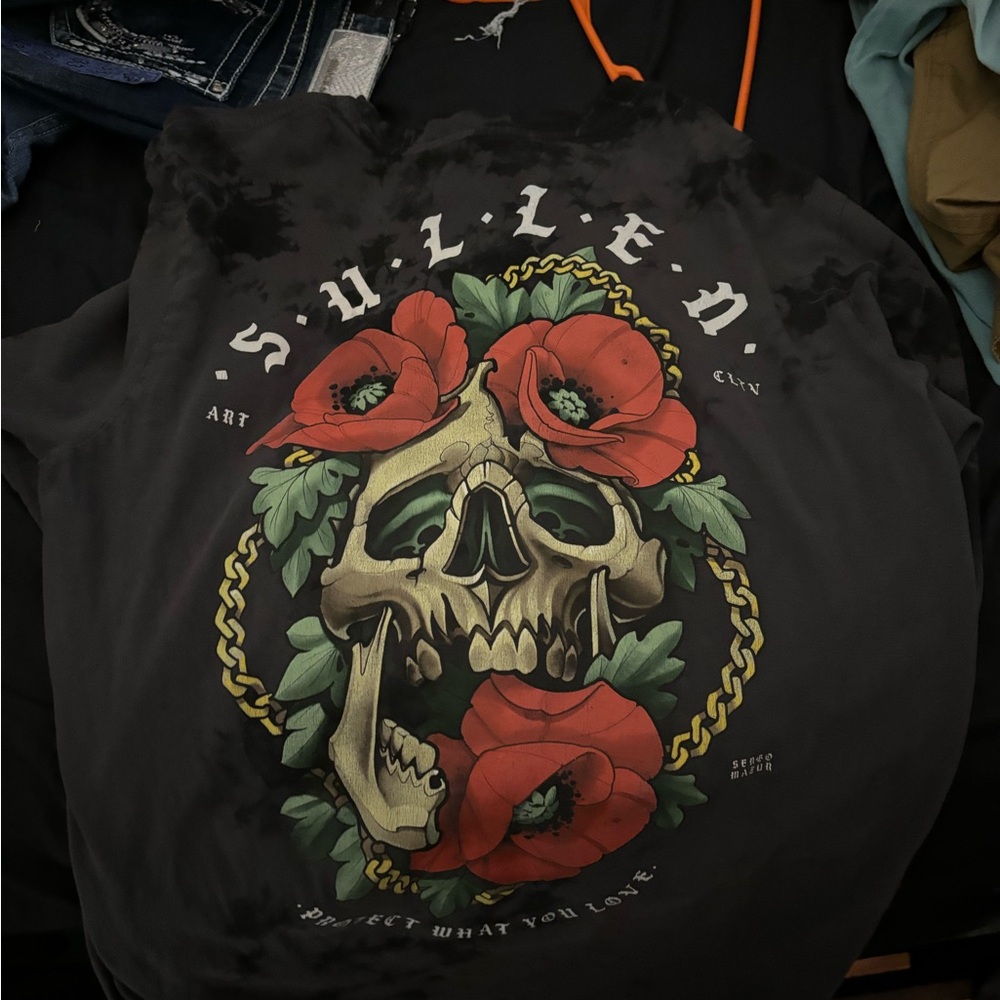 buckle tshirt